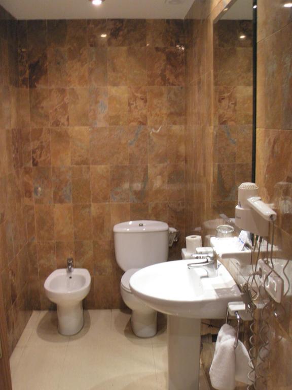 Hostal Mallorquines Riudarenes Room photo